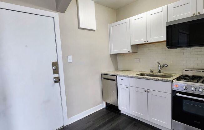 Studio, 1 bath, $1,250, Unit 303