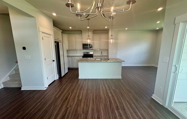 Beautiful 4BR/3BA Townhouse in Griffith Lakes