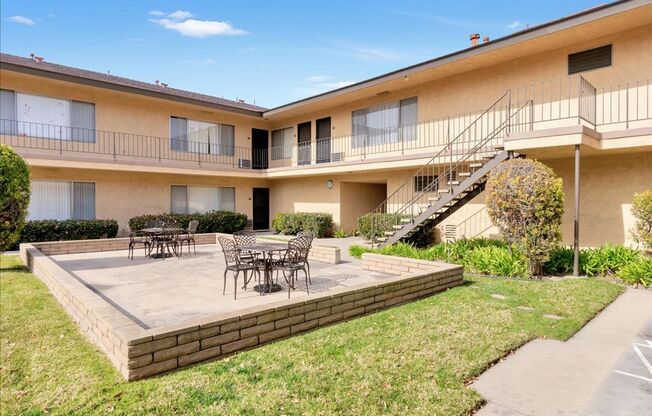 LA GRANADA APARTMENTS