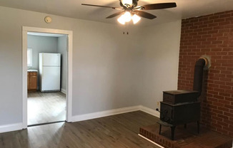 2 beds, 1 bath, $1,100