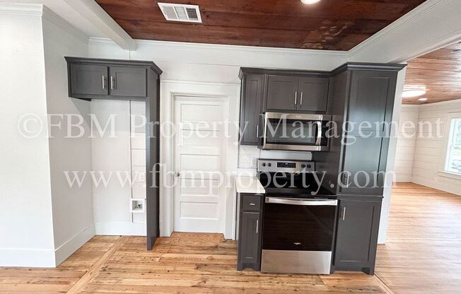 2 beds, 1 bath, $1,600