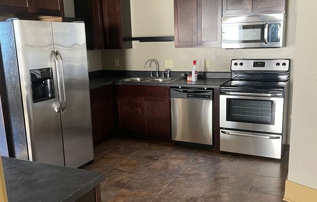 Wellsport/Portswell - Large Luxurious Living Spaces!