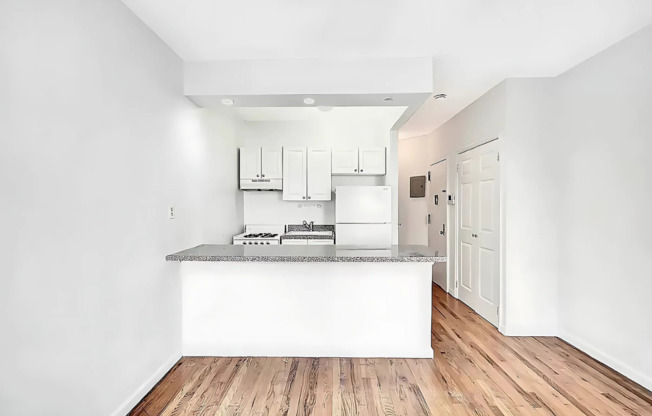 422 AMSTERDAM AVE