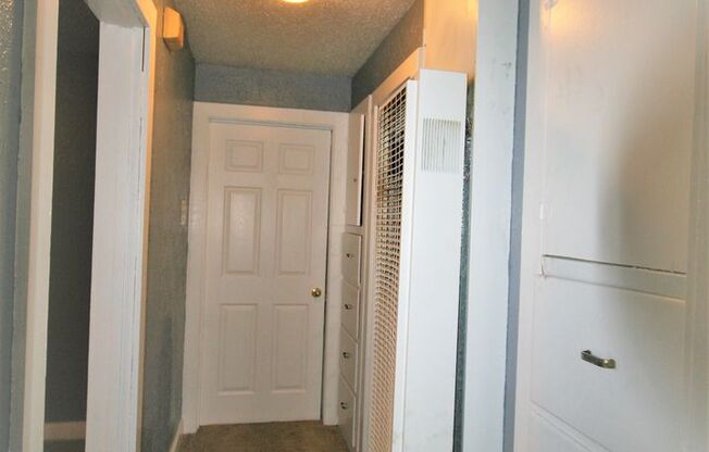 Spacious 2 Bed House! Large backyard!