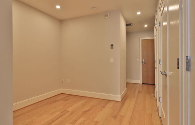 1 bed, 1 bath, $2,400, Unit 211