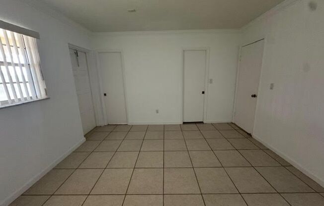 555 S Luna Ct Hollywood, FL 33021