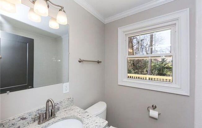 Beautiful 3 Bedroom Brick Home Near Uptown Charlotte