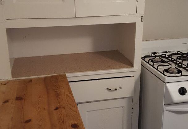 1 bed, 1 bath, $1,025, Unit 32