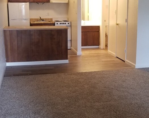 Studio, 1 bath, 375 sqft, $965, Unit 25