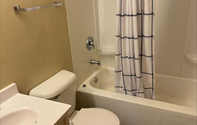 1 bed, 1 bath, $815, Unit 7