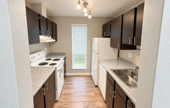 1 bed, 1 bath, 585 sqft, $1,795, Unit A03