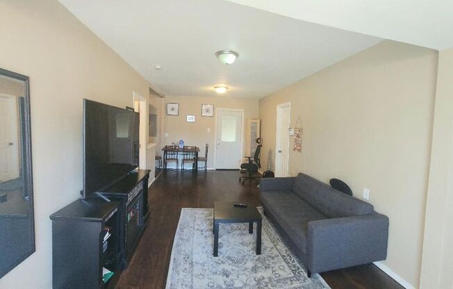 3 beds, 1 bath, 969 sqft, $2,000, Unit 1