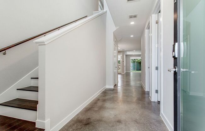 4 Bedroom, 3 Bath Home in Glencoe Terrace!