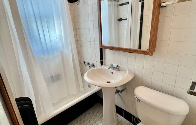 Studio, 1 bath, 375 sqft, $1,535, Unit 644-404