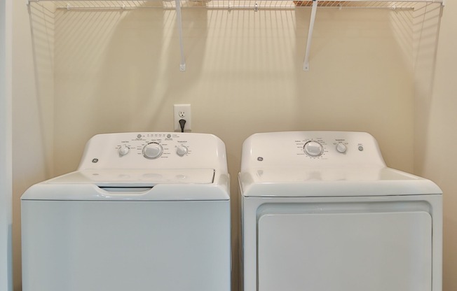The Shoals - Washer/Dryer Included