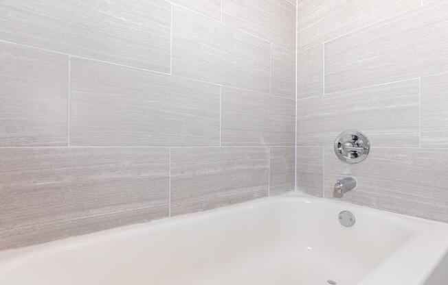 1 bed, 1 bath, 585 sqft, $1,455