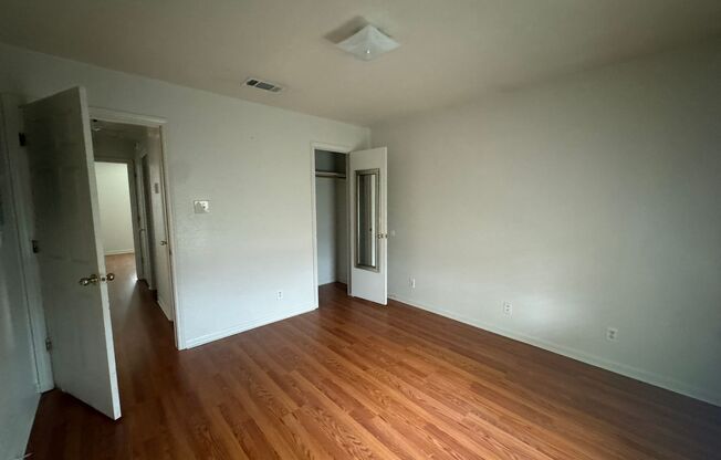 2 beds, 1 bath, 870 sqft, $1,000