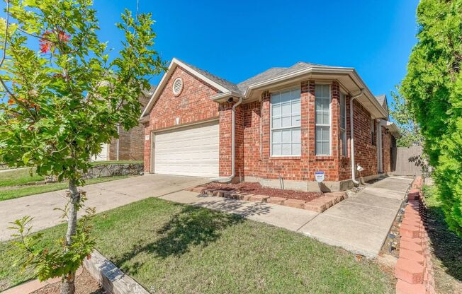 Beautiful 3 Bed, 2 Bath Home in Fort Worth!