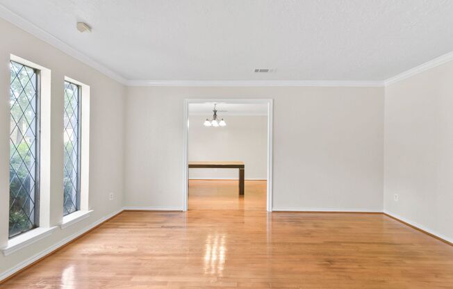Come see this well-maintained home in Candlelight Oaks!