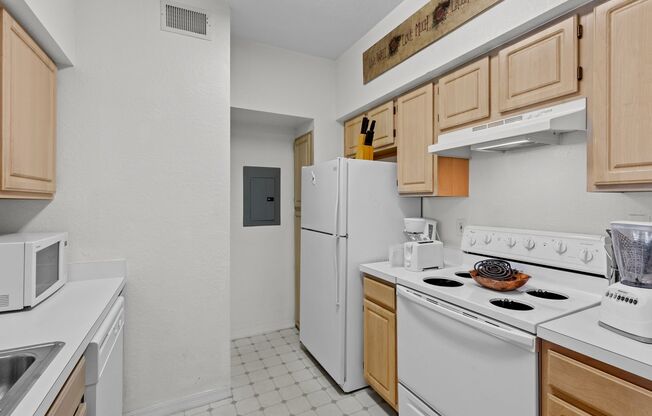 1 bed, 1 bath, 557 sqft, $1,800