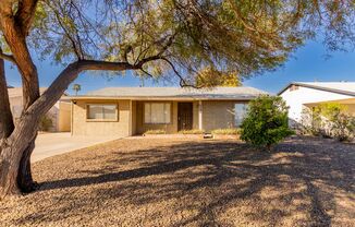 Adorable 4 bedroom, 2 bath home in Tempe with Pool!