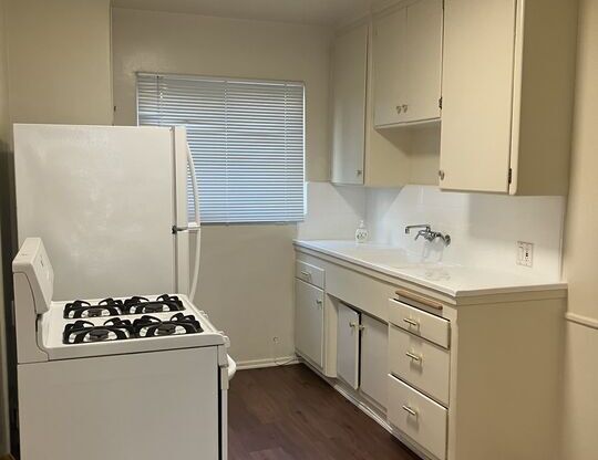 Studio, 1 bath, 452 sqft, $1,695, Unit 10