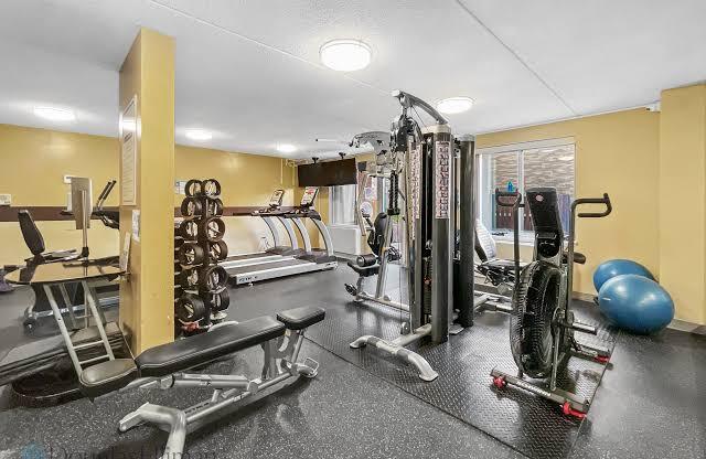 2 beds, 2 baths, $4,100, Unit 8J