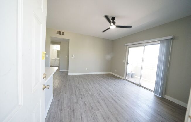 2 beds, 2 baths, $1,395, Unit Building 7 -Clark County-