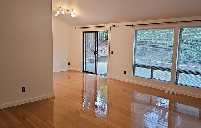 Federal Way Rambler home - 4 bedrooms, 2 baths, 2 car garage with wood floors throughout!  Available NOW!