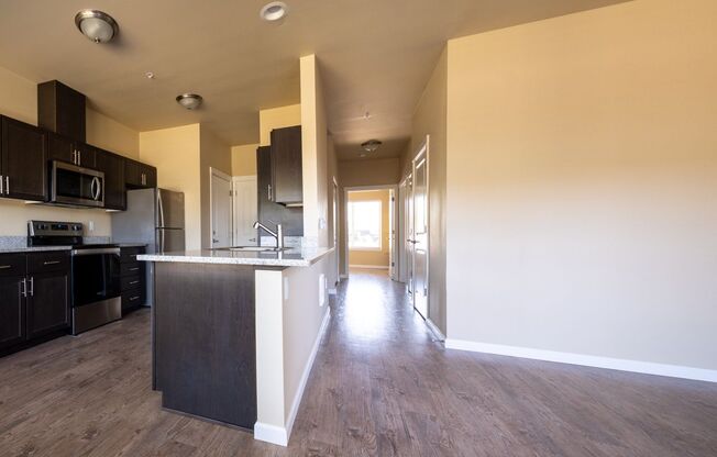 2 beds, 2 baths, 850 sqft, $1,435, Unit 3270-302