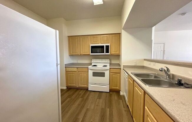 2 beds, 2 baths, $1,350, Unit # 1075