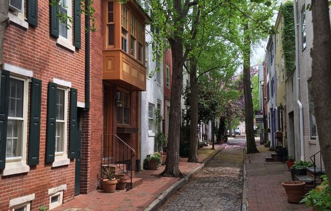 Spectacular 2-Bedroom End of Row Townhome in Fitler Square! Available mid-August!