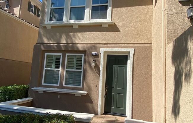 Dublin Tri Level Townhome 2 Br. 2.5 Ba. Two Primary Suites, Clubhouse Pool, Spa & Exercise Facility!