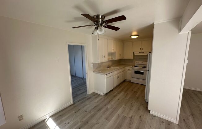 2 beds, 2 baths, 900 sqft, $2,650, Unit 4