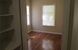 2 beds, 1 bath, $900