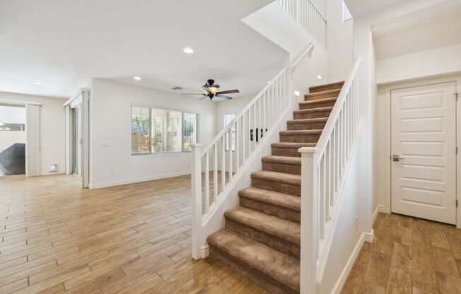 Modern 4-bedroom, 3.5-bathroom single-family home in the heart of North Tempe