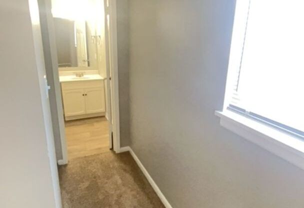 2 beds, 1.5 baths, 900 sqft, $920, Unit 615-301