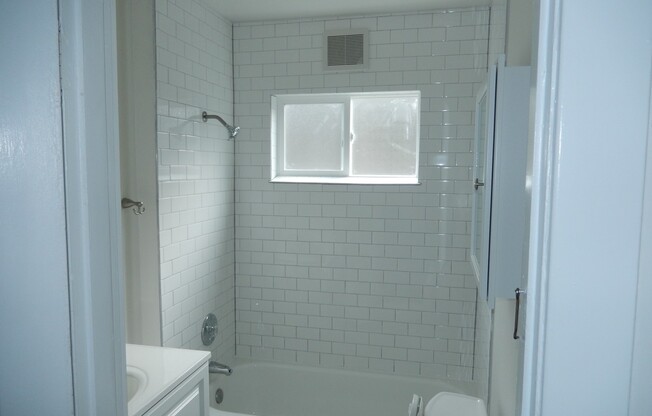 3 beds, 2 baths, $2,595