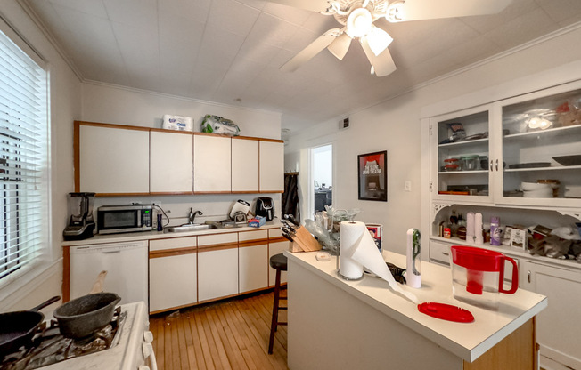 1412 HENDERSON
