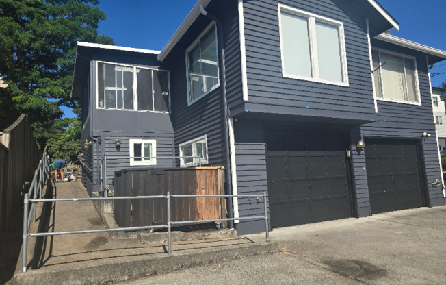 7703 27 AVE SW