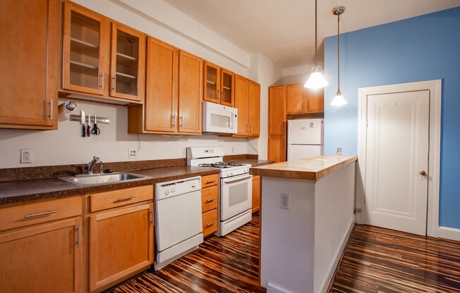 Spacious 1 Bd in Adams Morgan // Storage Included