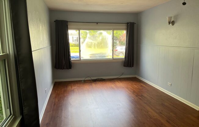 3 beds, 1 bath, $1,200