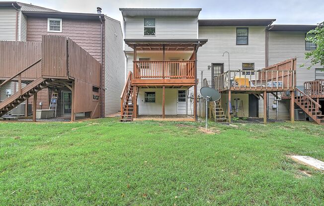 3 beds, 2 baths, $1,400