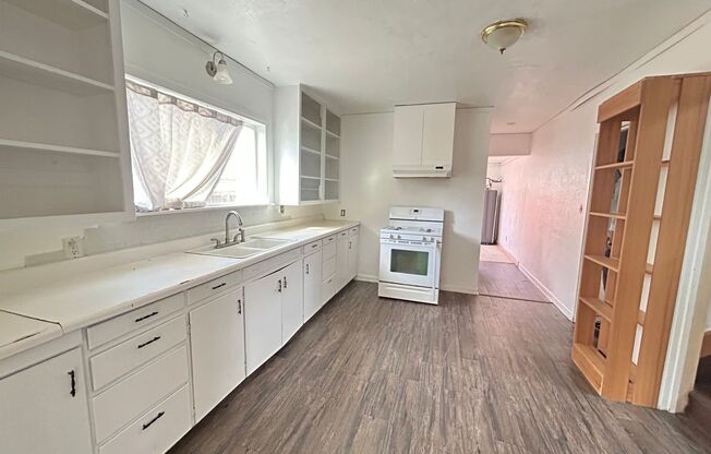 3BR House Available Off Centennial