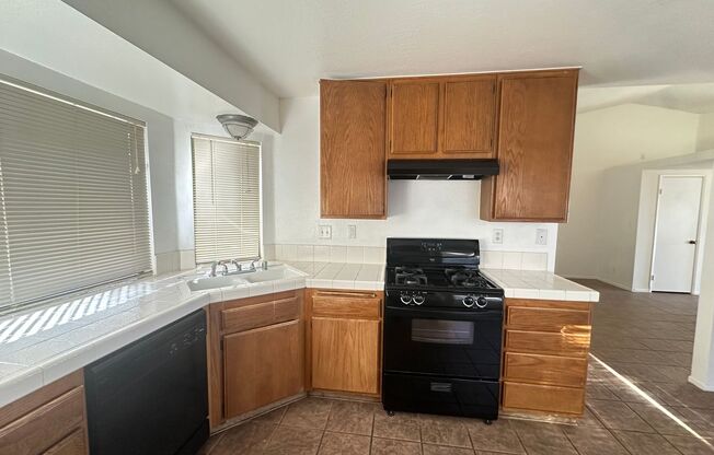 3 beds, 2 baths, $3,300