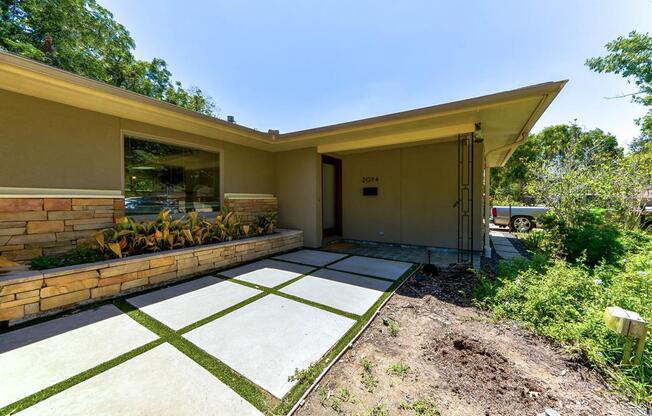2014 WOODVINE DR