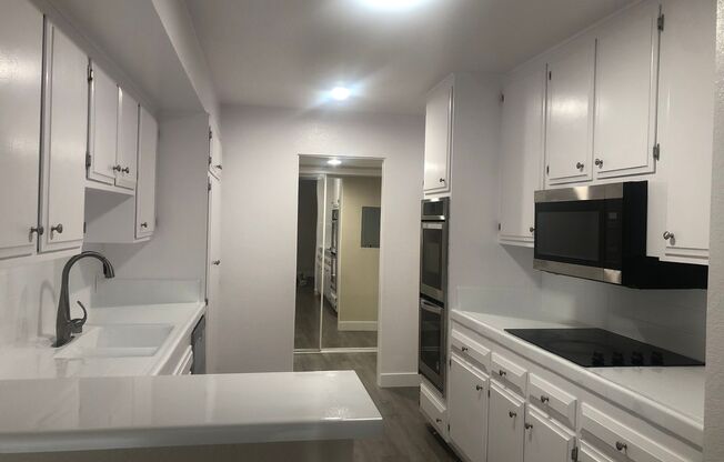 3 beds, 2 baths, $3,295, Unit 201