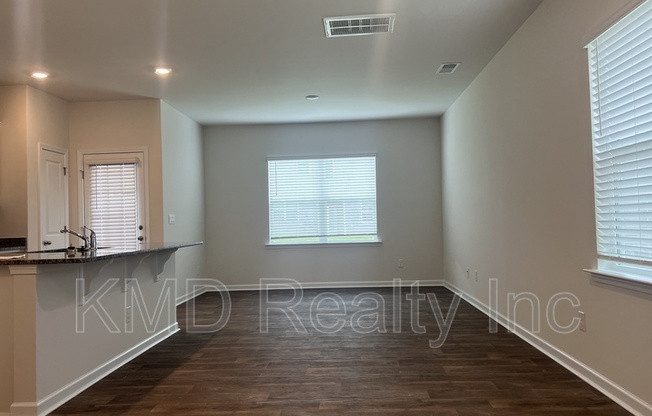 7117 N MLS RD