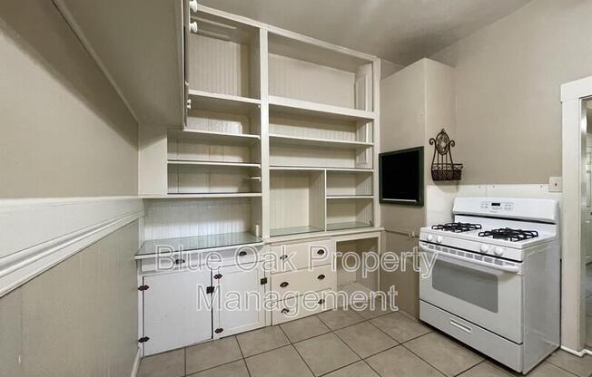 385 E 12 ST