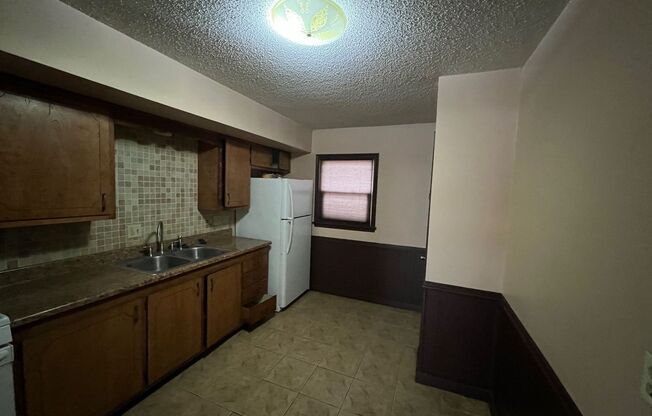 Great Duplex with 2+ bed/1 bath/1 Car garage in KCK!